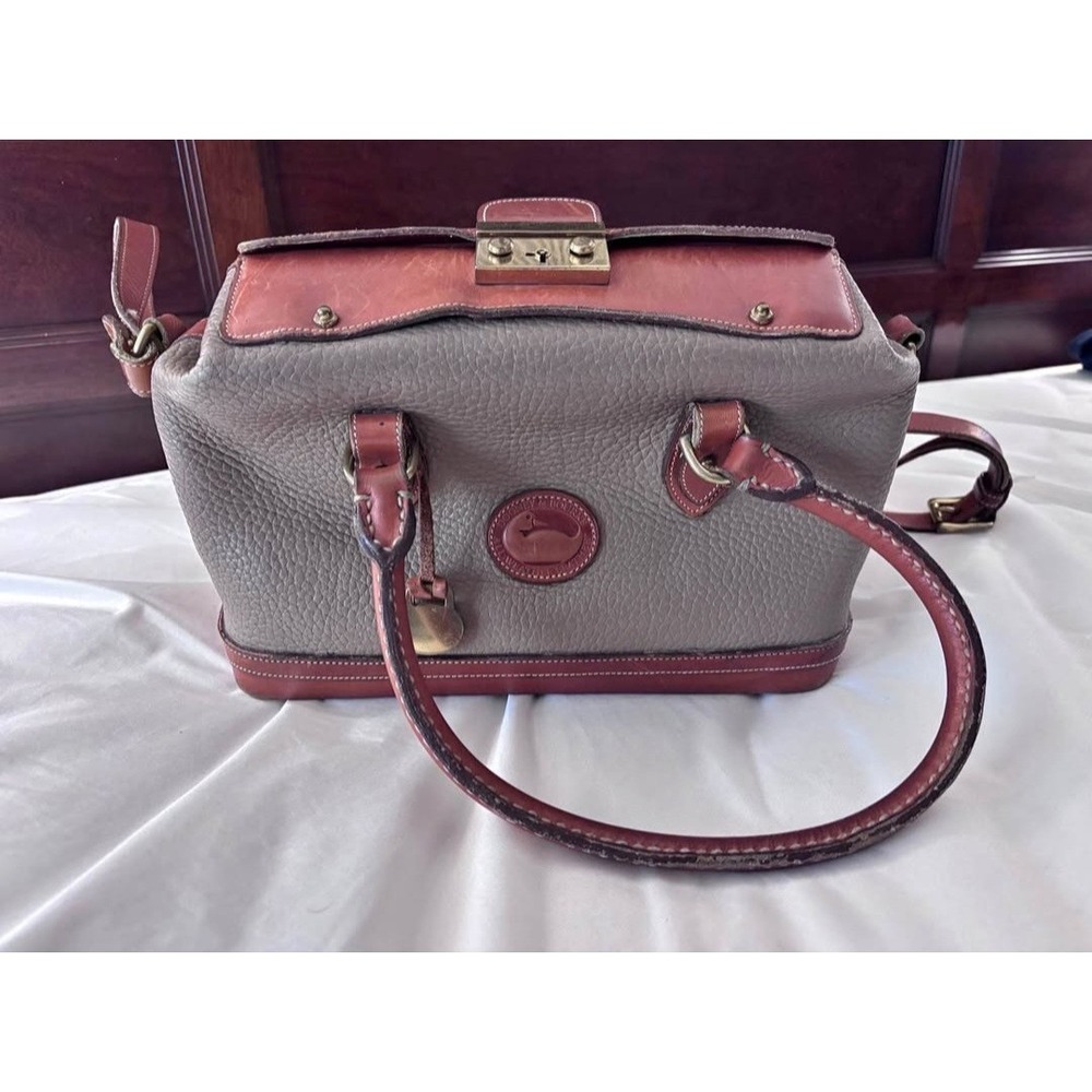 VNTG Dooney & Bourke Doctor Bag Weather Taupe Gray Pebbled Locking Tote Satchel